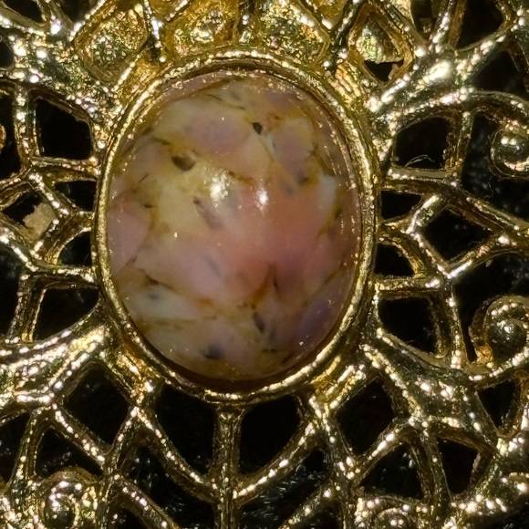 Vintage Gold Filigree Oval Scarf Slide
Clip with Pink/Peach Marbled Cabochon - Picture 4 of 13